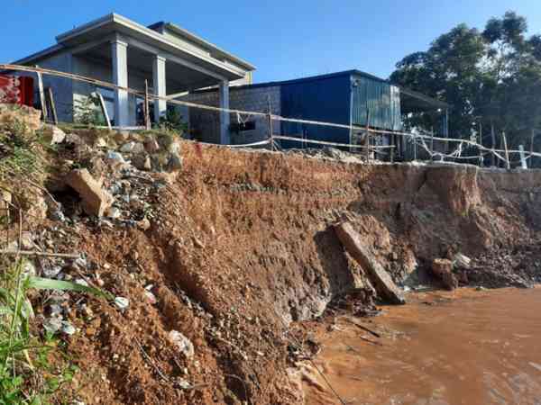 Sạt lở bờ sông Thạch Hãn, đoạn qua thôn Trà Liên Tây. Ảnh minh họa.