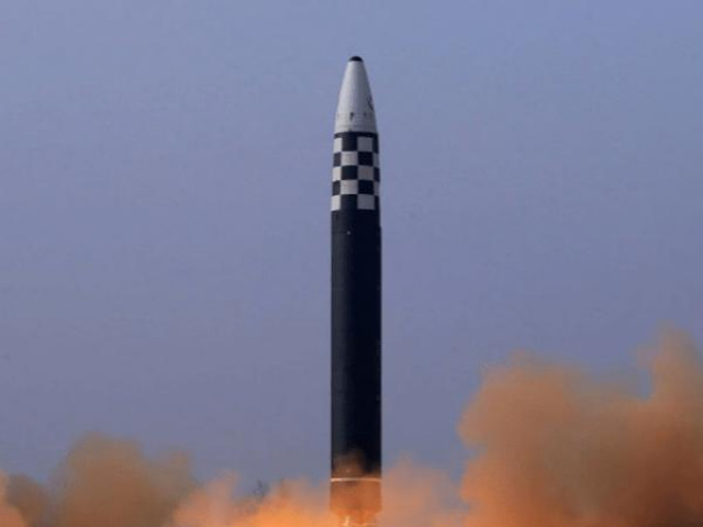 Sức mạnh tên lửa quái vật Hwasong-17 của Triều Tiên