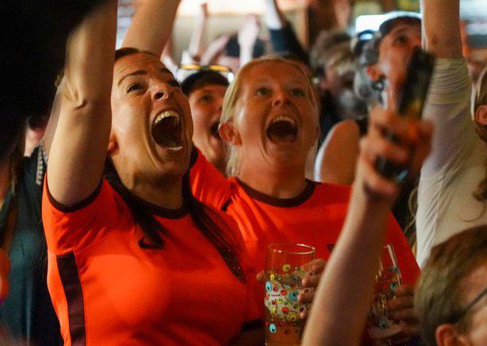 Bia sẽ chảy tràn như suối nếu tuyển Anh thắng tứ kết