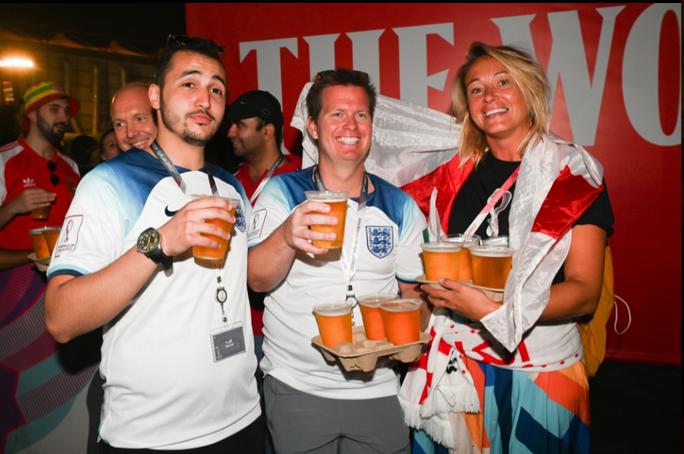 CĐV Anh chờ chiến thắng để có cớ ăn mừng