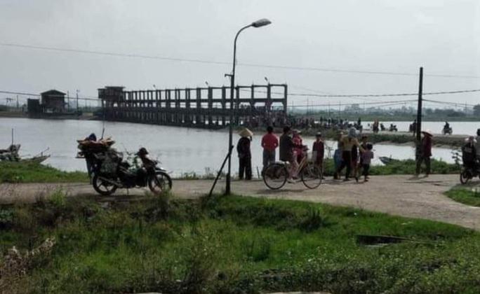 Khu vực bờ sông nơi chị Th. sẩy chân tử vong. (Ảnh: Xuân Quy)