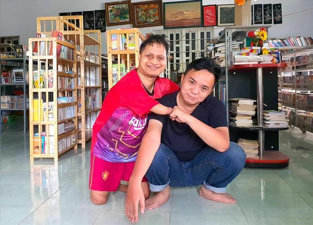 Giúp đỡ các em nhỏ bản làng là ước mơ của anh Djruêng
