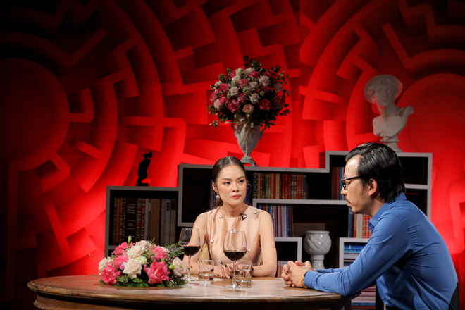 Dương Cẩm Lynh tâm sự với host Đinh Tiến Dũng về cách cô tìm được "lối ra" cho riêng mình.