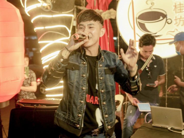 Giải trí - "Ông vua miền Tây" thời hoàng kim: Cát xê 30 triệu/đêm, đi đến đâu "bể rạp" đến đó