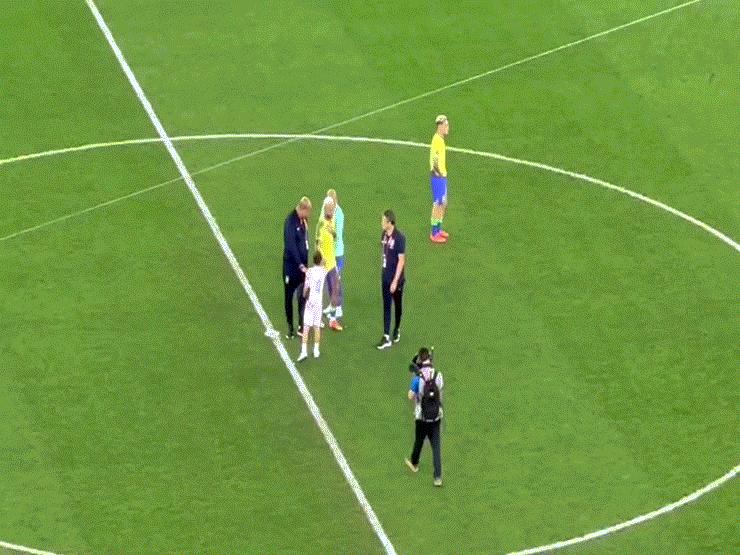 Thế giới - Video: Phản ứng của Neymar với con trai tuyển thủ Croatia gây sốt