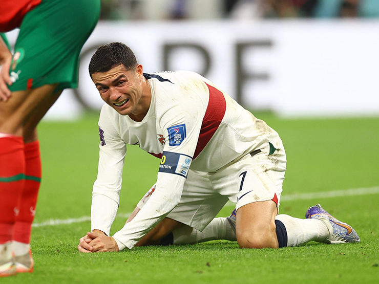 Bi kịch Ronaldo bật khóc sau khi Bồ Đào Nha bị loại khỏi World Cup