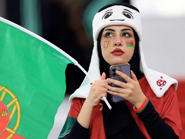 Morocco thắng sốc Bồ Đào Nha: Fan nữ 2 đội đua nhau khoe sắc