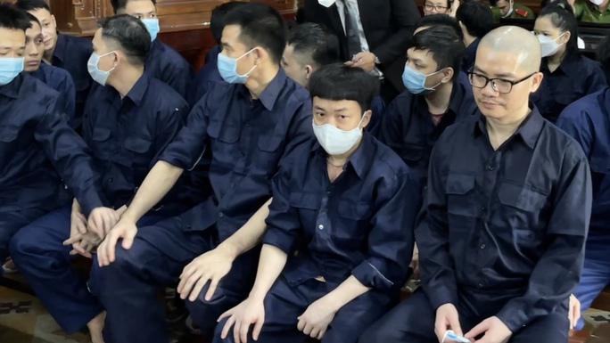 Bị cáo Nguyễn Thái Luyện và đồng phạm tại phiên xét xử