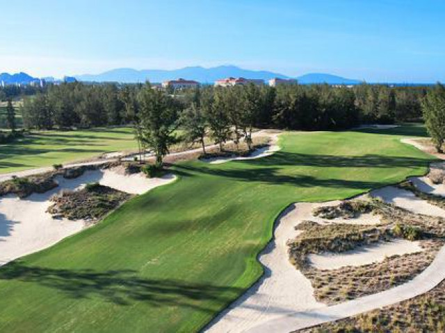Đánh phụ nữ gãy gậy golf: Công an vào cuộc xác minh