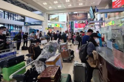 Thị trường - Tiêu dùng - Căng thẳng vé hàng không, đường sắt dịp Tết