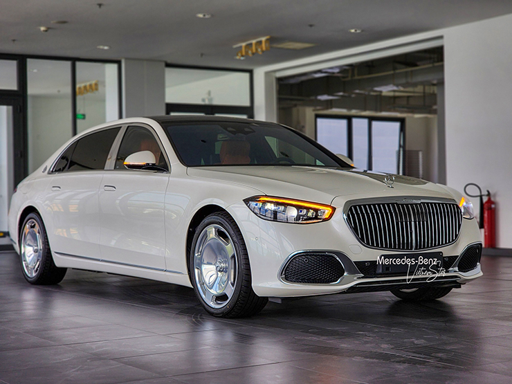 Đây là mẫu xe Mercedes-Maybach S450 4Matic đầu tiên về Việt Nam, giá bán hơn 8,2 tỷ đồng