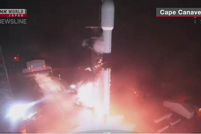 Tên lửa mang theo tàu đổ bộ được phóng ngày 11-12-2022