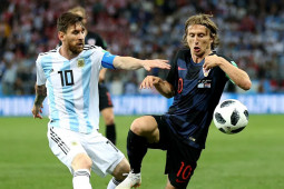 Modric ví Croatia như "Vua C1" Real Madrid, dằn mặt Messi trước bán kết