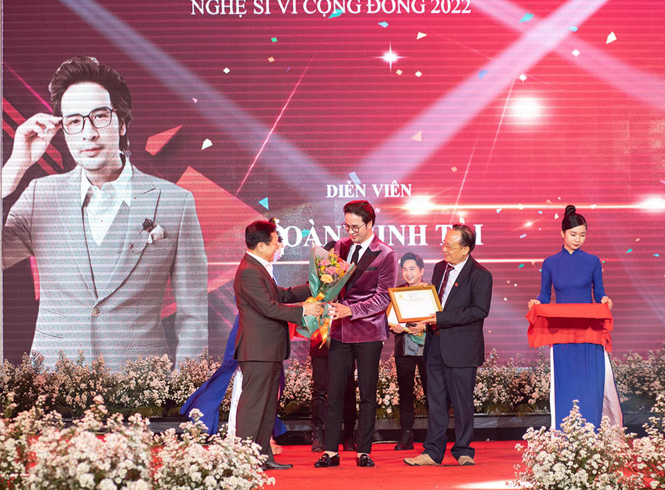 Đoàn Minh Tài nhận giải&nbsp;“Nghệ sĩ vì cộng đồng 2022”