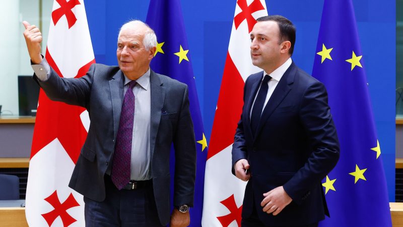 Tận dụng xung đột Nga-Ukraine, quốc gia này tăng trưởng thần tốc - 1