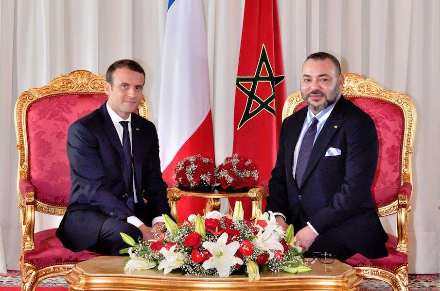 Quốc vương Ma Rốc Mohammed VI (phải) gặp ông Macron vào năm 2018.