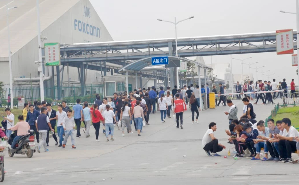 Nhà máy Foxconn tại Trịnh Châu xảy ra nhiều hỗn loạn.