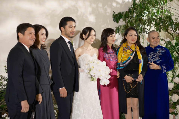 Gia đình Xuân Hinh và dàn khách mời "khủng" trong hôn lễ.
