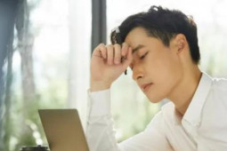 Bạn trẻ - Cuộc sống - Làm ăn thua lỗ, chồng bắt vợ mượn sổ đỏ nhà ngoại để trả nợ