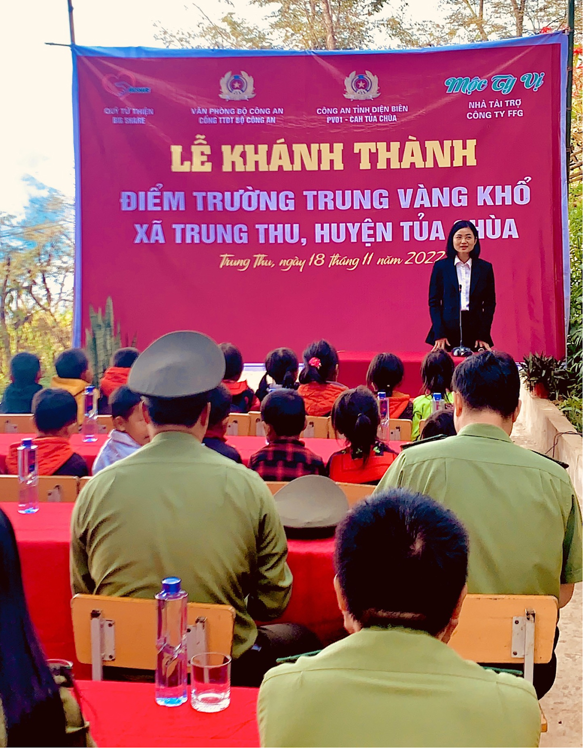Bà Khương Thị Ngân (Giám đốc quỹ Big Share) phát biểu tại buổi Lễ khánh thành điểm trường thuộc tỉnh Điện Biên
