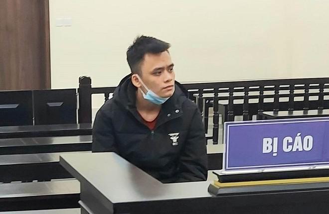 Cao Hồng Phong bị đưa ra xét xử tại phiên tòa.