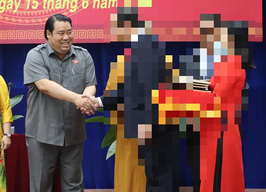 Ông Nguyễn Viết Dũng thời điểm nhận chứng nhận đại biểu HĐND tỉnh Quảng Nam vào tháng 6/2021