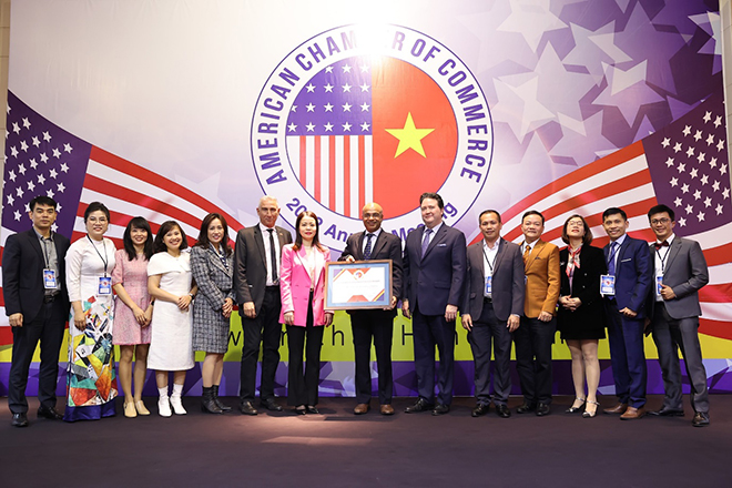 BIDV MetLife nhận giải thưởng Doanh nghiệp có Trách nhiệm với Xã hội từ Amcham