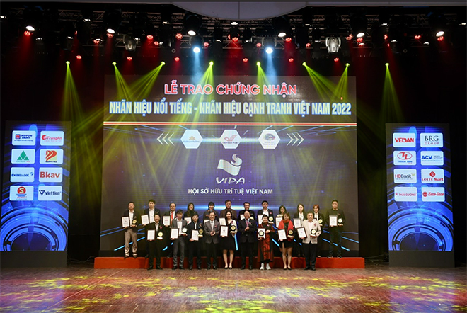 Top các doanh nghiệp đạt danh hiệu “Nhãn hiệu nổi tiếng Việt Nam” năm 2022 (Ảnh: Cảng Đà Nẵng)
