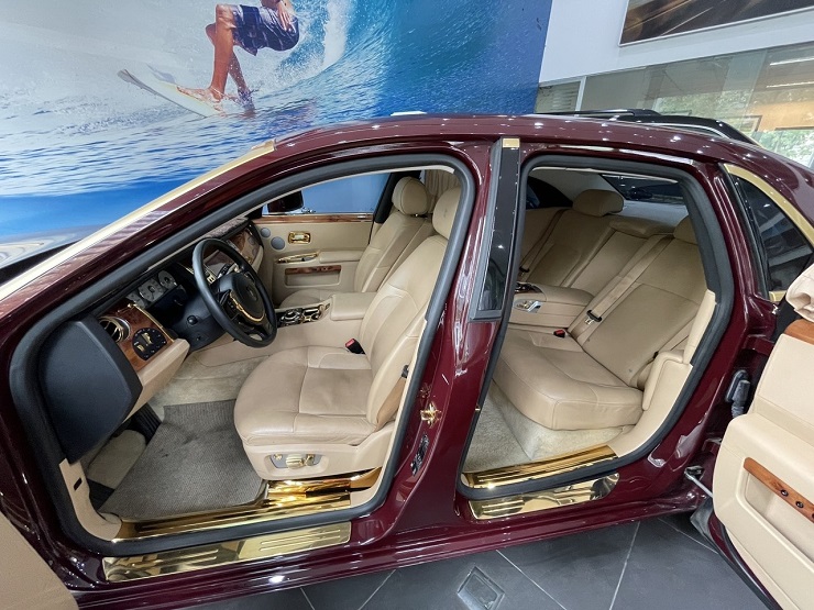 Siêu xe Rolls-Royce Ghost mạ vàng của Công ty CP Đầu tư Du thuyền và sân golf FLC Biscom vẫn ế khách sau 4 lần tổ chức đấu giá