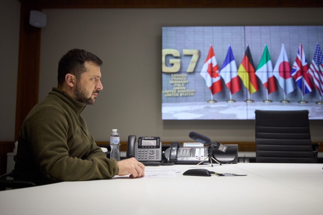 Tổng thống Ukraine Volodymyr Zelensky hối thúc nhóm G7 gửi xe tăng hiện đại, pháo và vũ khí tầm xa cho Ukraine.