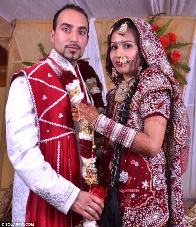 Jasvir Ram Ginday và Varkha Rani trong ngày cưới.