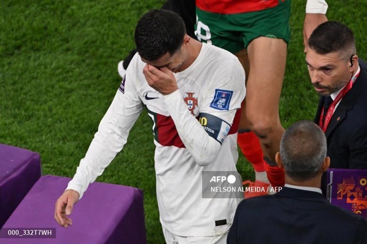 Ronaldo bật khóc rời World Cup 2022