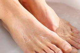 Sức khỏe đời sống - Trời lạnh ngâm chân cực tốt nhưng đừng mắc sai lầm này vì rất dễ gây hại sức khỏe