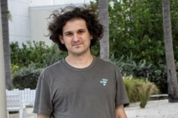 Đàn ông - Ông chủ sàn tiền số FTX bị bắt: Từ chàng trai “vàng” đến nhân vật phản diện