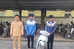Tin tức trong ngày - Phạt 2 thiếu niên bốc đầu xe máy còn lên mạng khoe "Chờ iu chiu"