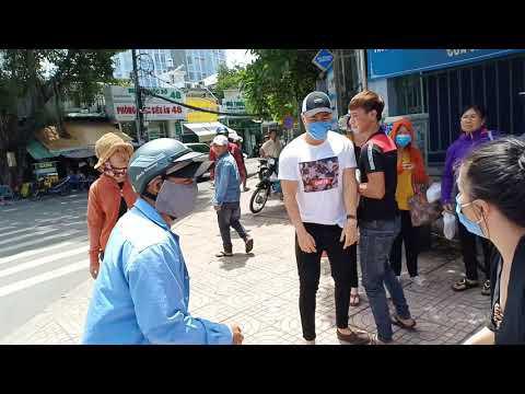 Diễn viên hài Lê Dương Bảo Lâm bị đánh khi phát cơm từ thiện ở cổng Bệnh viện Ung Bướu