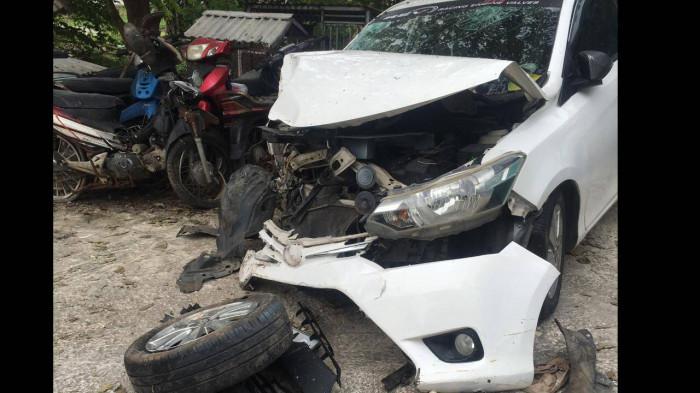 Xe ô tô gây ra vụ tai nạn trên bị tạm giữ tại cơ quan công an.