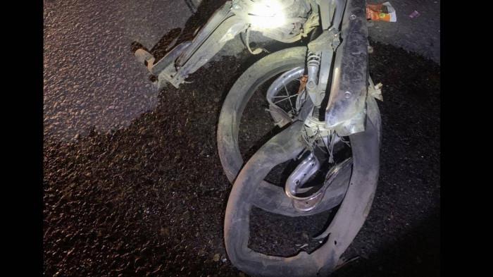 Cận cảnh xe mô tô của các nạn nhân tại hiện trường.