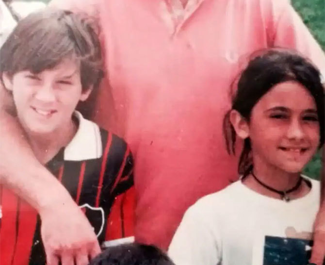Messi và Antonella khi còn bé.