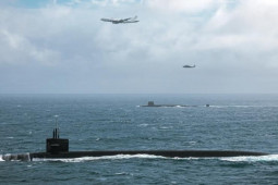 Thế giới - Tàu ngầm mang tên lửa hạt nhân Mỹ và Anh bất ngờ cùng xuất hiện trong một khung hình