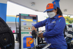 Thị trường - Tiêu dùng - Giá xăng dầu hôm nay 15/12: Loại tăng mạnh, loại quay đầu giảm