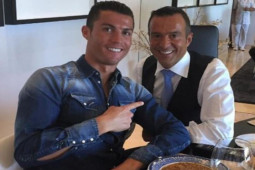 Bóng đá - Ronaldo xích mích "siêu cò" Mendes, đại gia châu Á thứ 3 muốn giải cứu