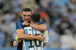 Bóng đá - Argentina đánh bại Croatia: HLV Scaloni khẳng định Messi vĩ đại nhất lịch sử, đối thủ tâm phục khẩu phục