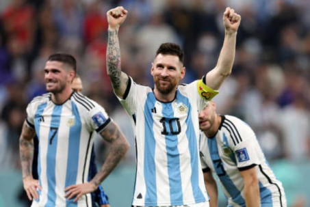 Video highlight Argentina - Croatia: Messi rực sáng, chung kết trong mơ (Bán kết World Cup)