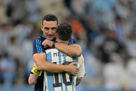 Argentina đánh bại Croatia: HLV Scaloni khẳng định Messi vĩ đại nhất lịch sử, đối thủ tâm phục khẩu phục