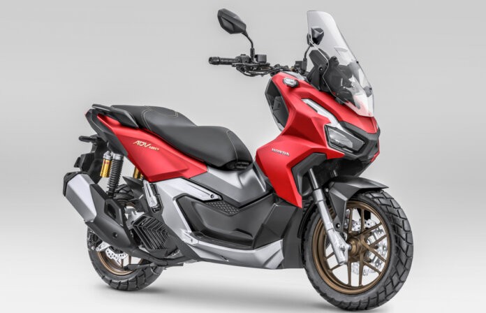 ADV 160: Xe ga "hầm hố" của Honda có gì để vượt qua "người tiền nhiệm"? - 2