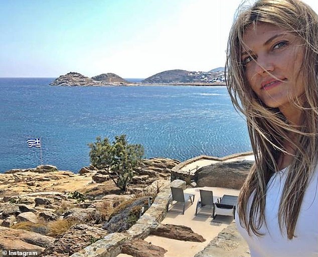 Trên trang cá nhân, bà Kaili thường xuyên đăng ảnh du lịch ở khắp nơi trên thế giới.