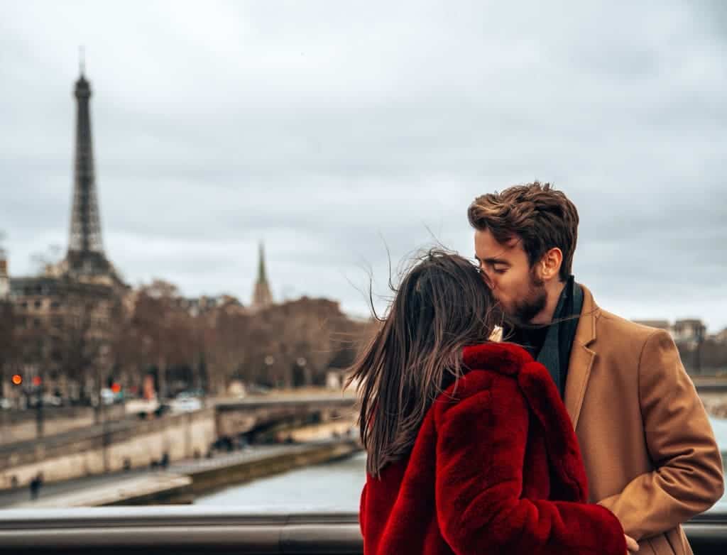 Tại sao người Pháp không thích nói lời yêu, chỉ thích nụ hôn? - 1