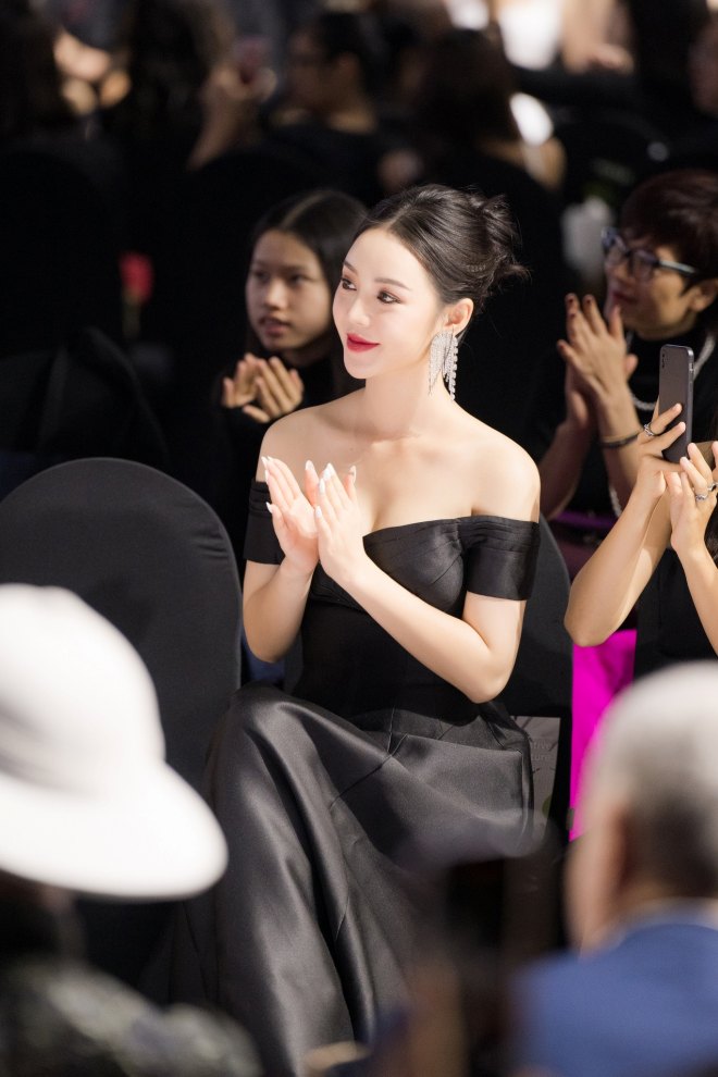 Quỳnh Kool diện trang phục gợi cảm khiến fan nam bối rối - 1