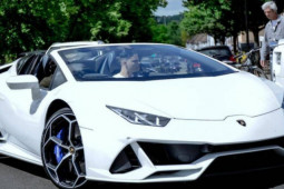 Thế giới - Lừa tiền trợ cấp Covid-19 để tiêu xài, mua siêu xe khoe mạng xã hội